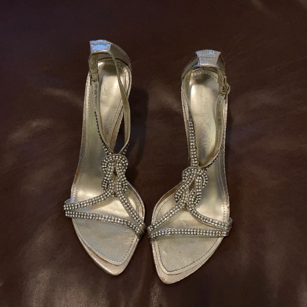 Champagne heels with leather insole